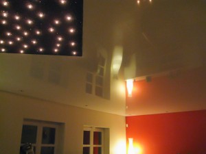 DIPline Steckleuchten in Spanndecke Wohnzimmer